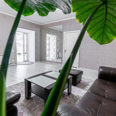 Mixx Hotel Каракол Екстер'єр фото
