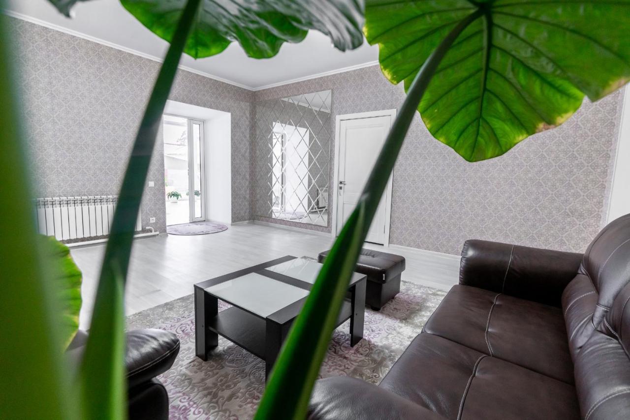 Mixx Hotel Каракол Екстер'єр фото