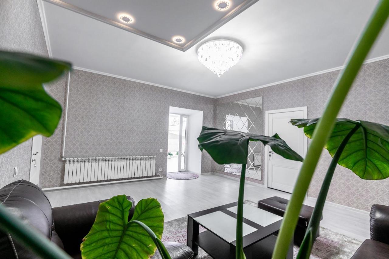 Mixx Hotel Каракол Екстер'єр фото